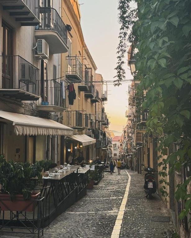 Via Vanni at sunset